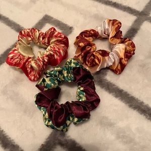 🟣NWOT 3pc Scrunchies